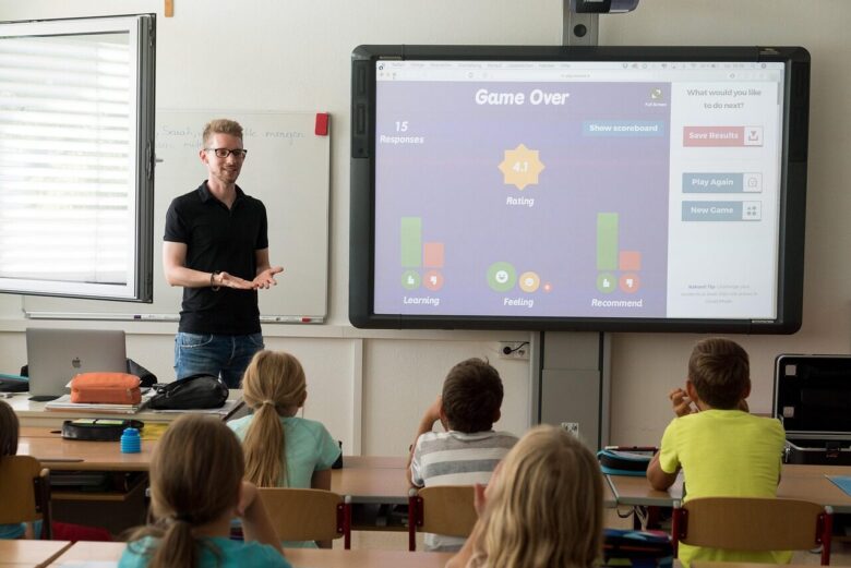 teacher, property, plant, and teaching, teaching, whiteboard, classroom, smart board, media, training, to learn, school, board, nature, feedback, elementary school