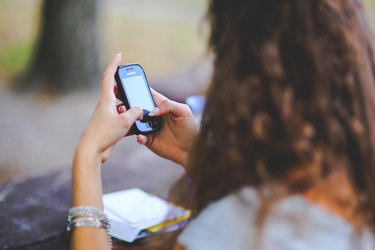 girl, woman, hand, hands, holding, typing, type, cell phone, phone, mobile, people, technology